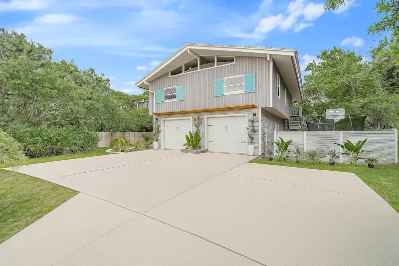 Beachside Cabana | Heated Pool | Walk to Beach — photo 4