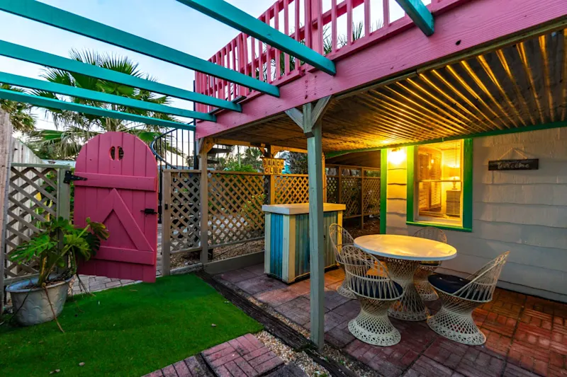 Beachcomber Oasis | 1930s Cottage | 1 min to Beach — photo 3