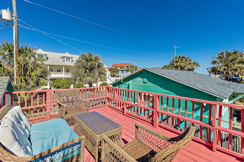 Beachcomber Oasis | 1930s Cottage | 1 min to Beach — photo 5