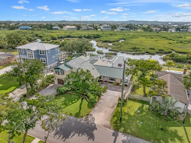 Sunset Suite | Pool | Waterfront Deck — photo 5