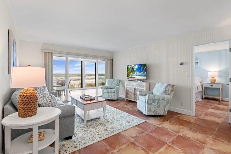 The Sandbar Suite: Steps to the Beach — photo 2