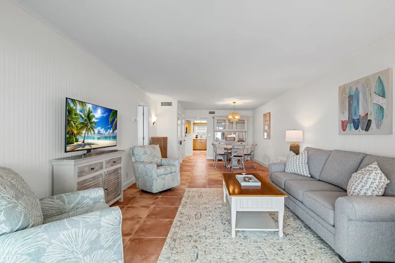The Sandbar Suite: Steps to the Beach — photo 6