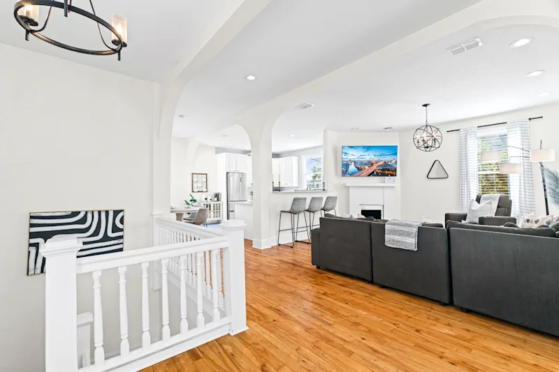 Stylish 2BR in Historic Home - Walk to Events — photo 3