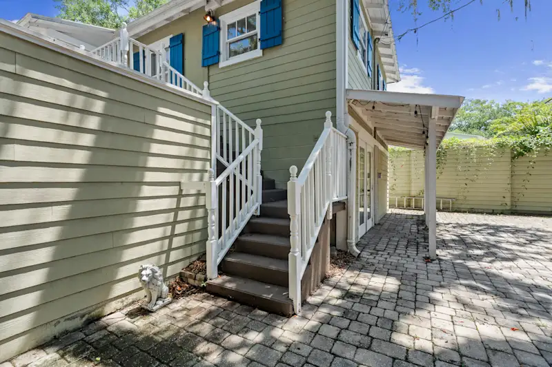 The Birds Nest Carriage House l Walk to St George — photo 5