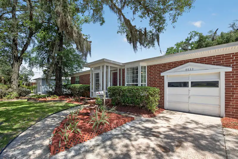 Pure GOLD on Emerald Isle- 4BR, Patio, Wi-Fi — photo 2
