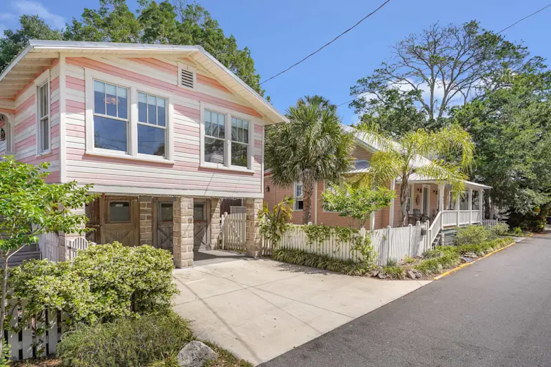 Little Sister Carriage House l Walk to DNTN vacation rental in St. Augustine, Florida