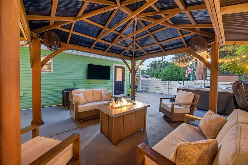 Magnolia Cove - Fire Pit, Hot Tub, Downtown — photo 3