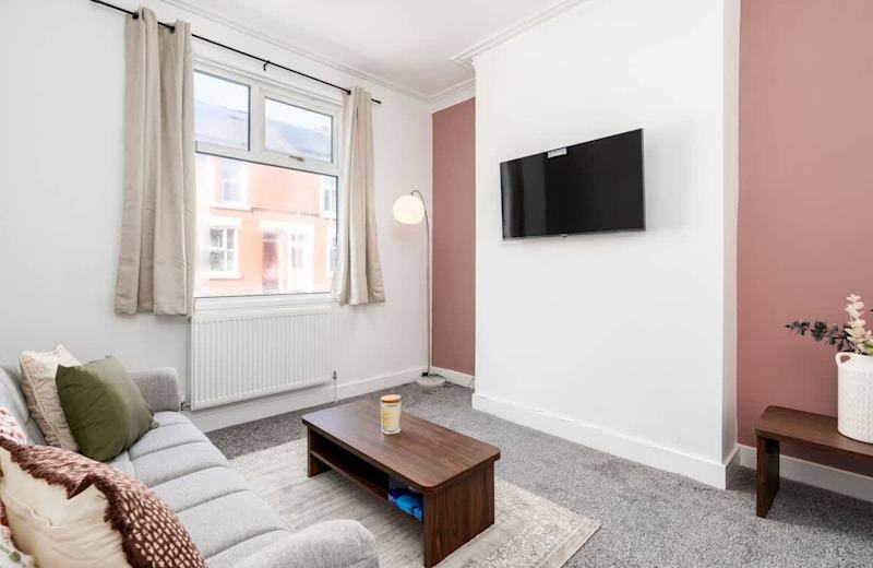 House in Doncaster: Stylish 3 Bed Family Home