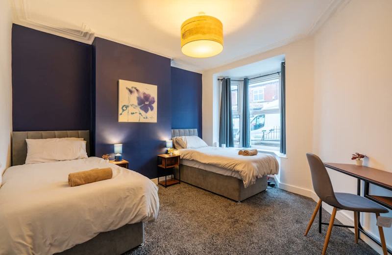 House in Sheffield: 4-Bed Group Home in Sheffield