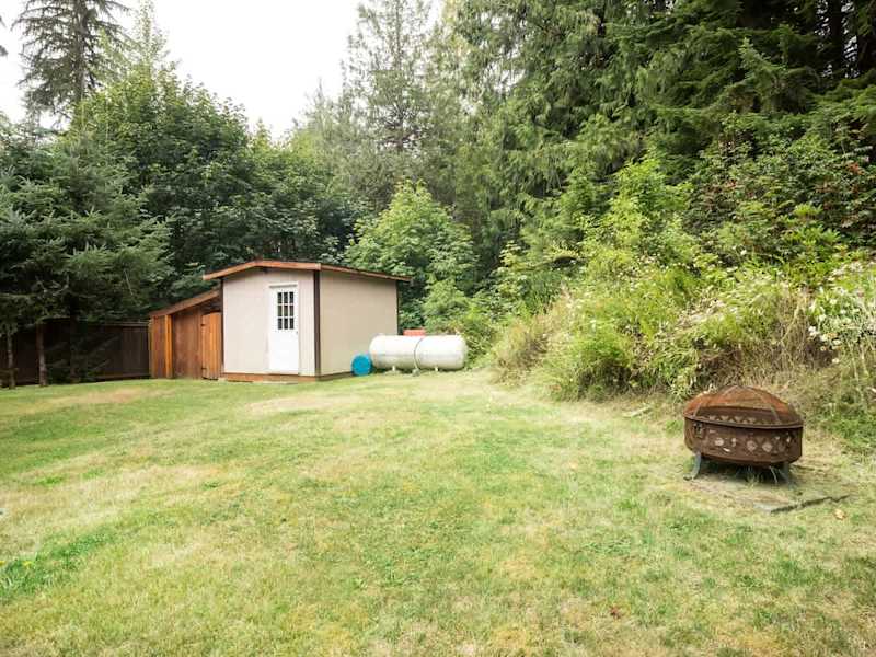 Spacious Back Yard