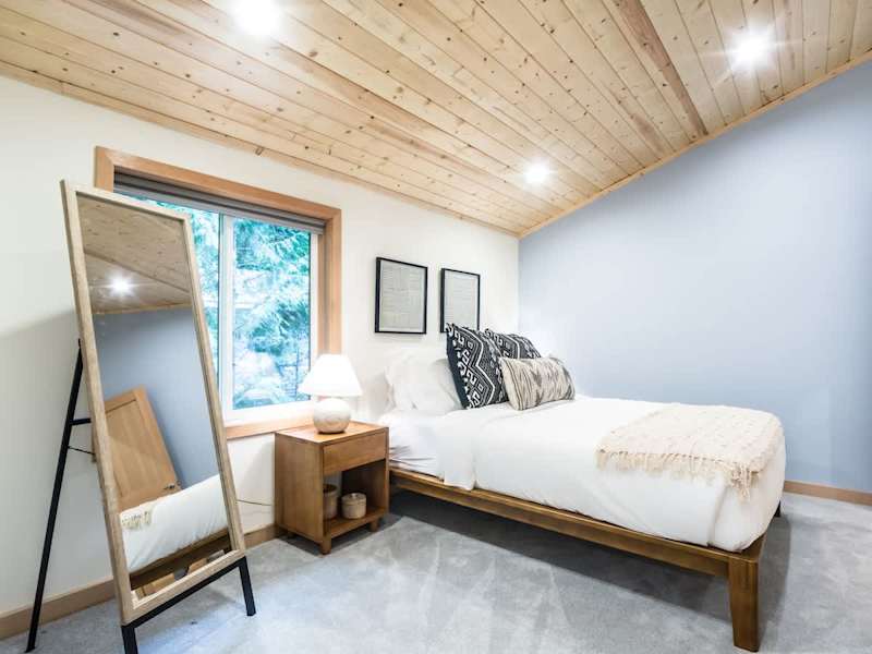 Bedroom 2 - Queen Bed