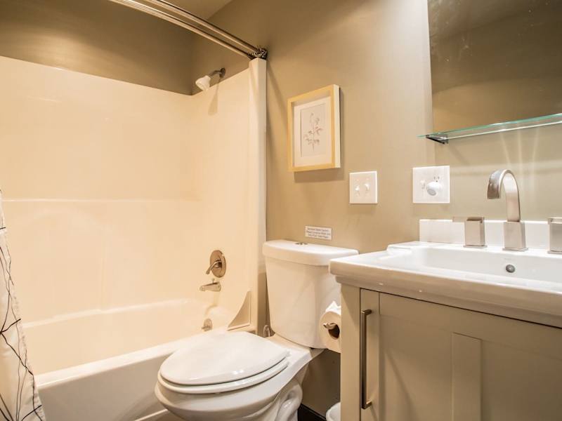 Full bathroom 