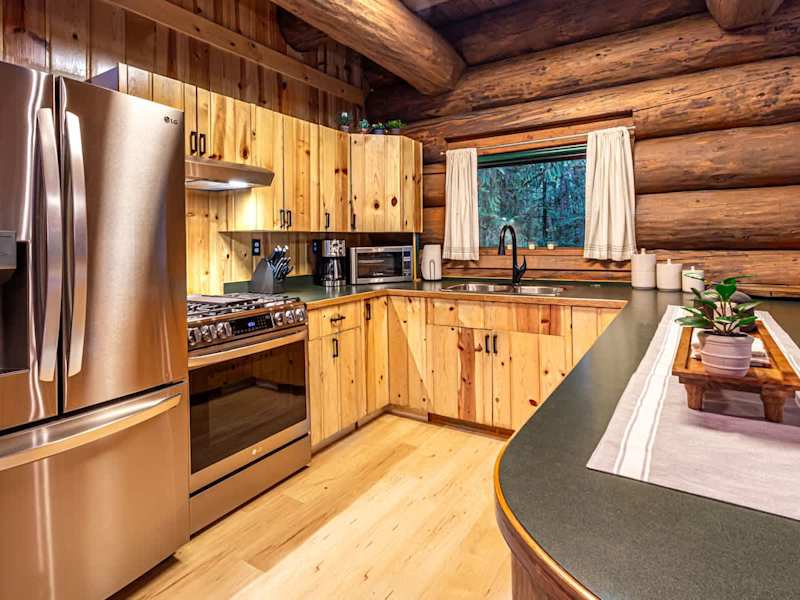 Kitchen w/Gas Range