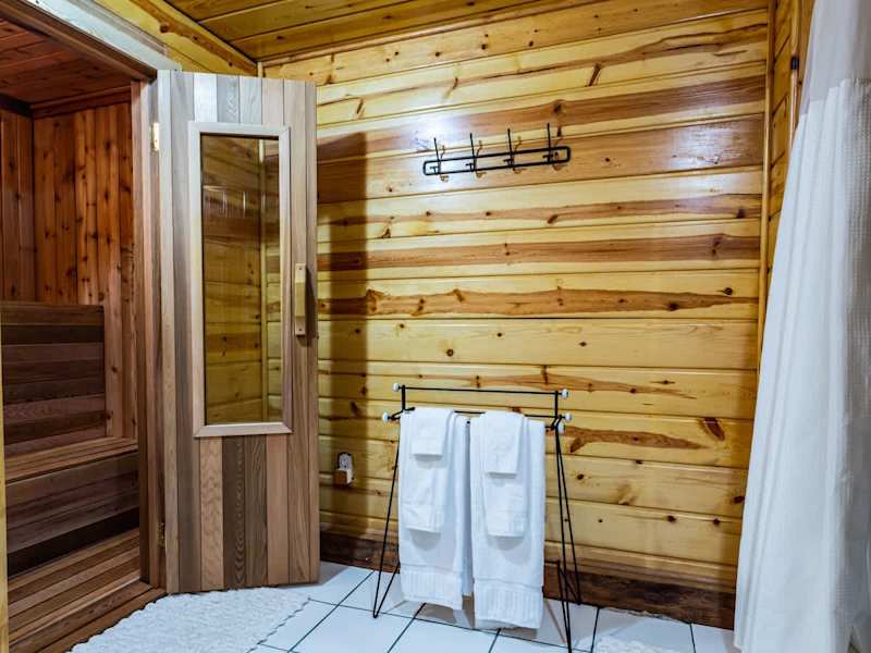 Sauna in upper bath