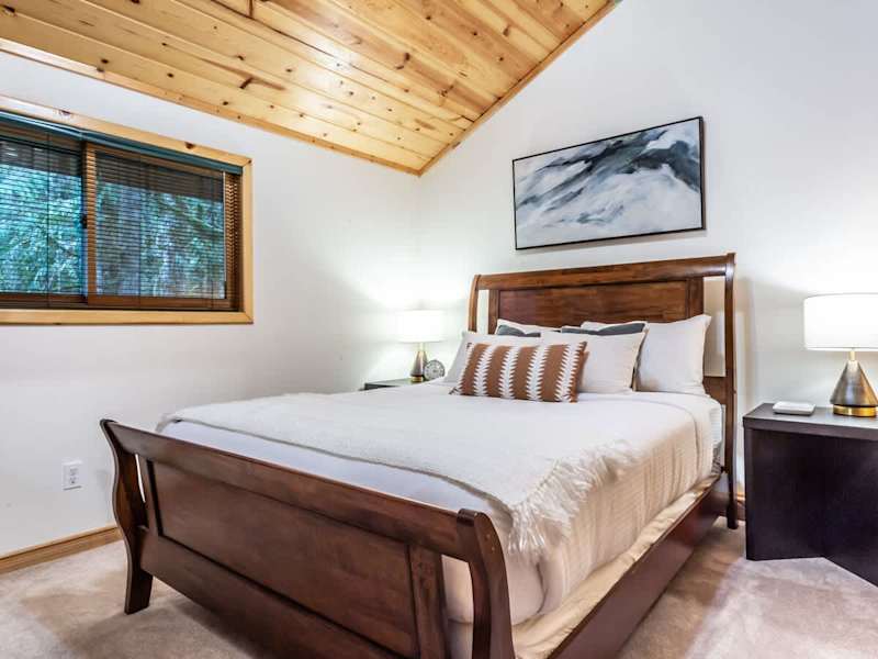 Upstairs Queen Bedroom #2