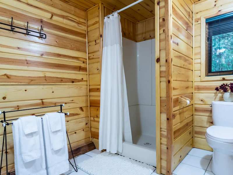 Upstairs Bathroom 