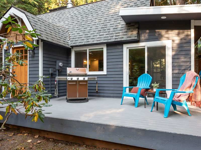 Front Porch Seating & BBQ 