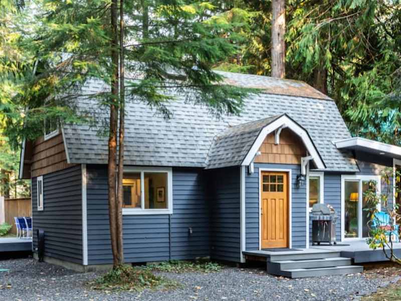 Cabin, ample parking