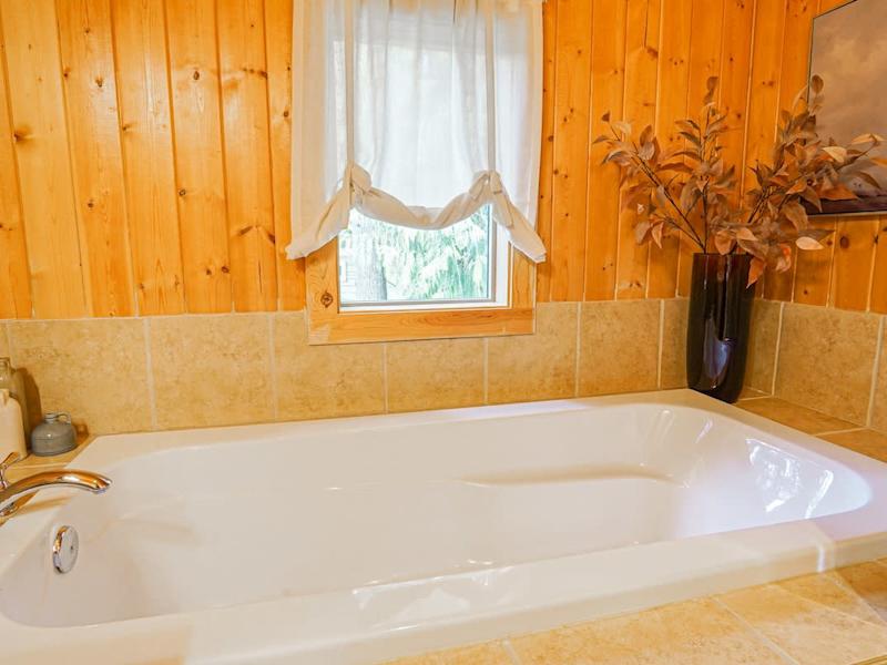 large soaking tub in master ensuite