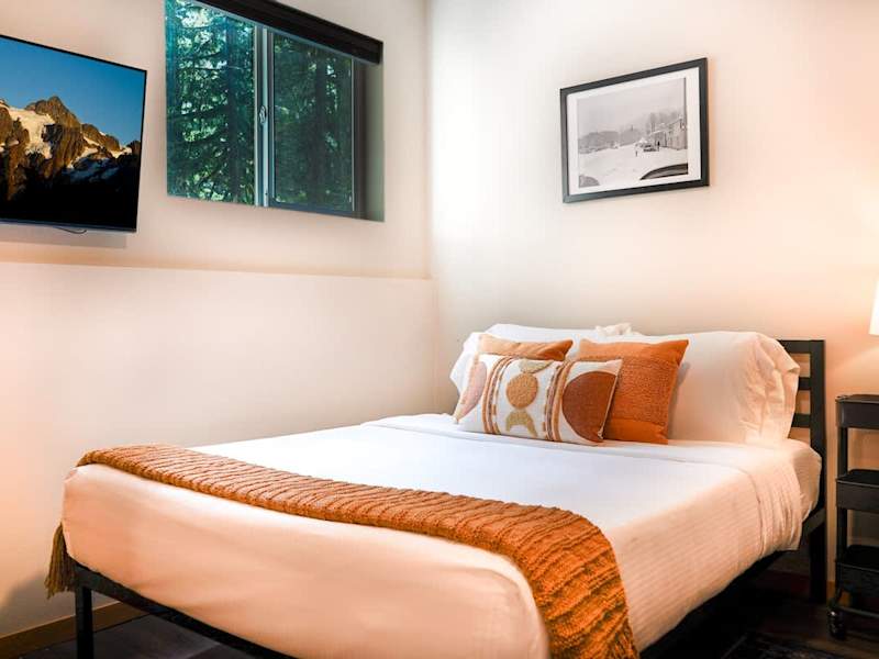 studio queen bed