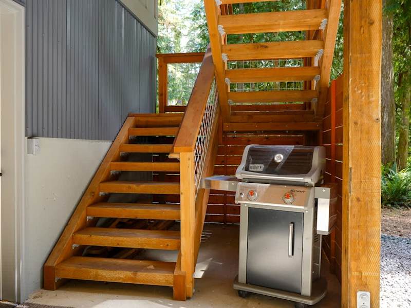 Gas BBQ and stairs to upper suite