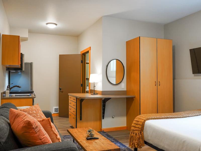 Lower studio suite
