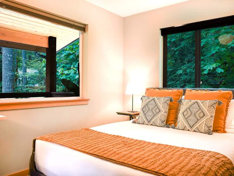 Queen bedroom upstairs