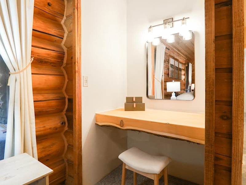 Makeup vanity in Primary bedroom