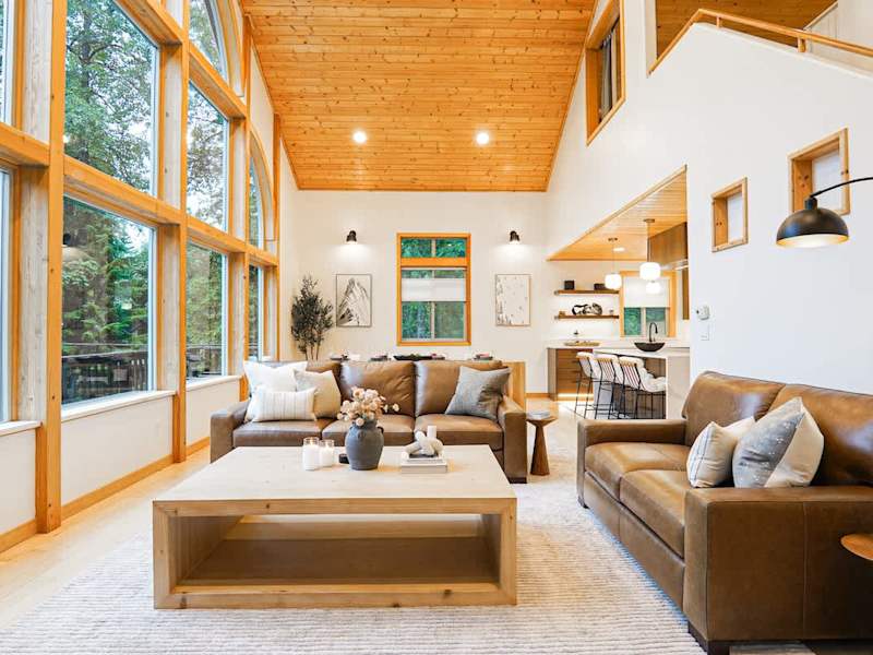 High ceilings and mountain views