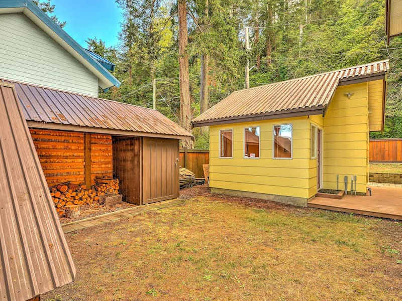 Cabin acts as fourth bedroom and third bathroom. 