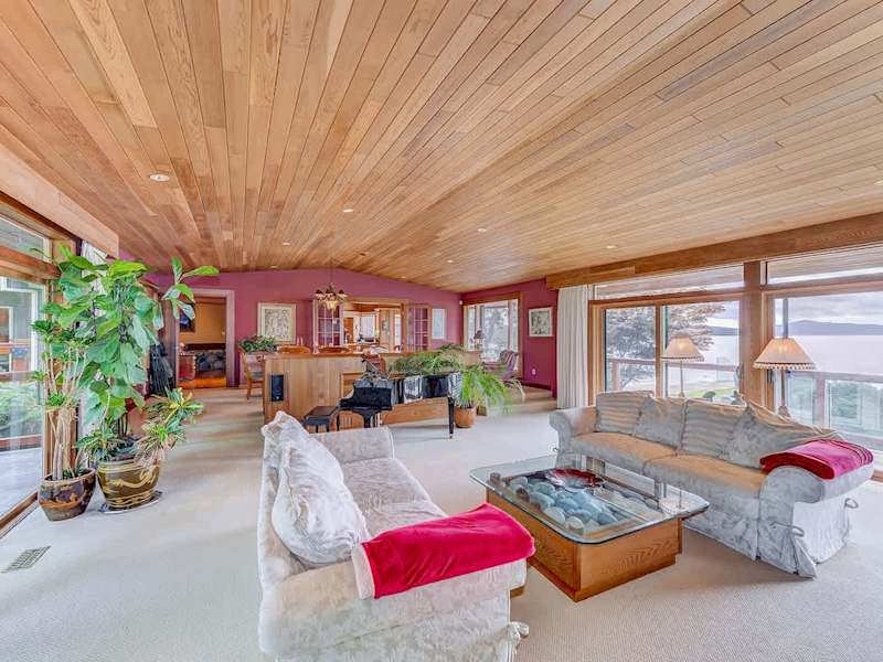 Large living room space on the main floor. 