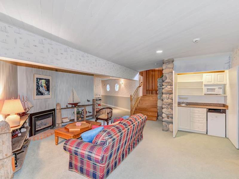 Family room in the lower level to enjoy. 