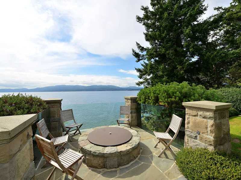 Fire pit area overlooking the ocean. 