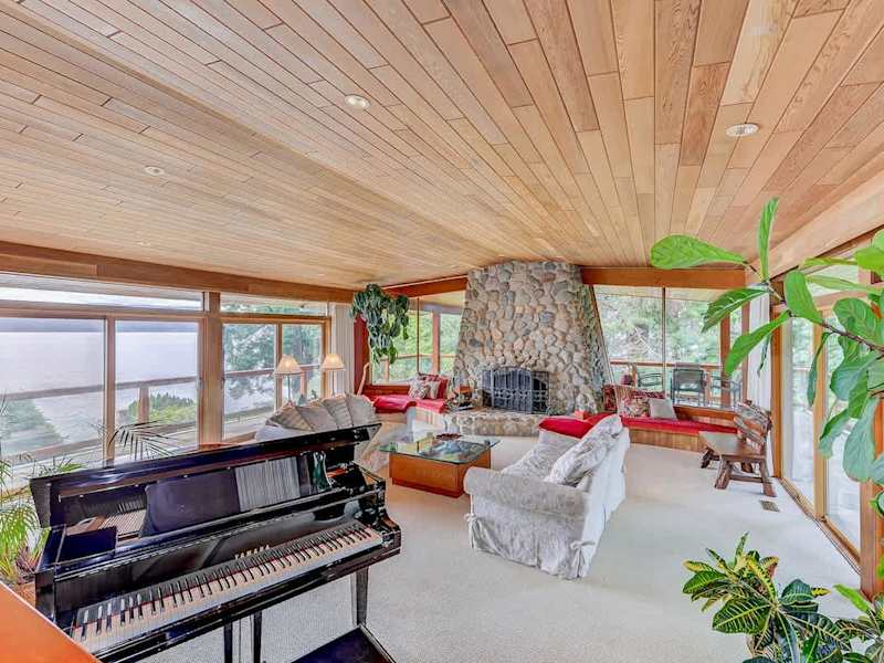Large living room space on the main floor. 