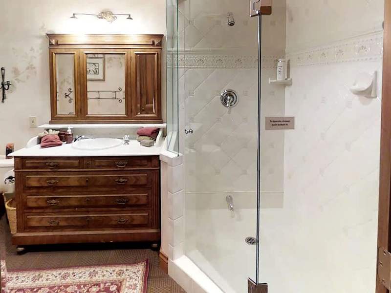 5th bedroom ensuite bathroom. 