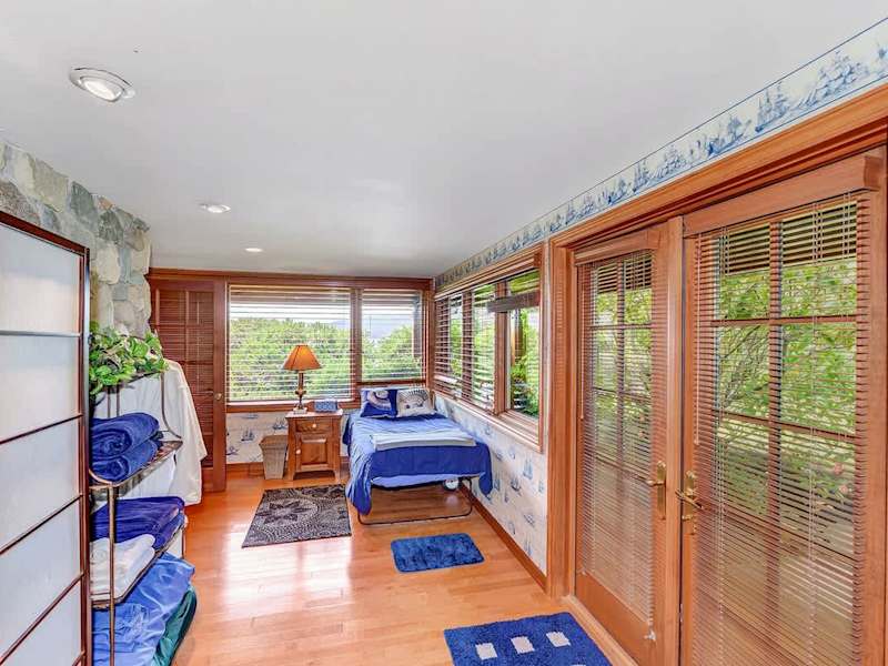 6th bedroom garden suite. 