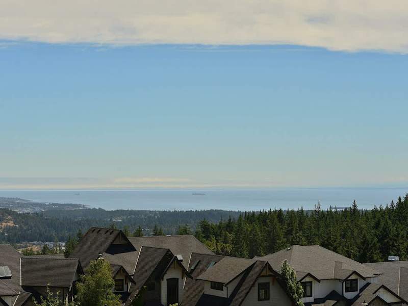 Incredible City, Ocean, and Mountain Views. 