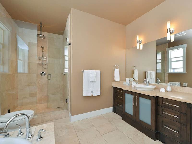 Upper main level Master bedroom ensuite. 