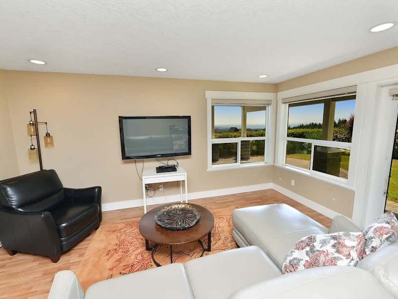 Main level 3rd living room in suite. 