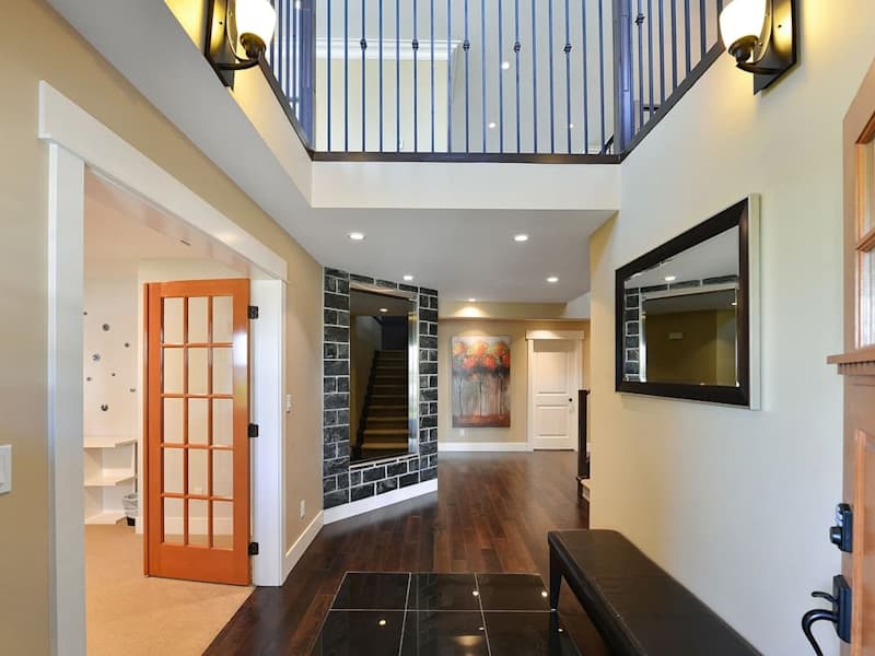 Main level foyer. 