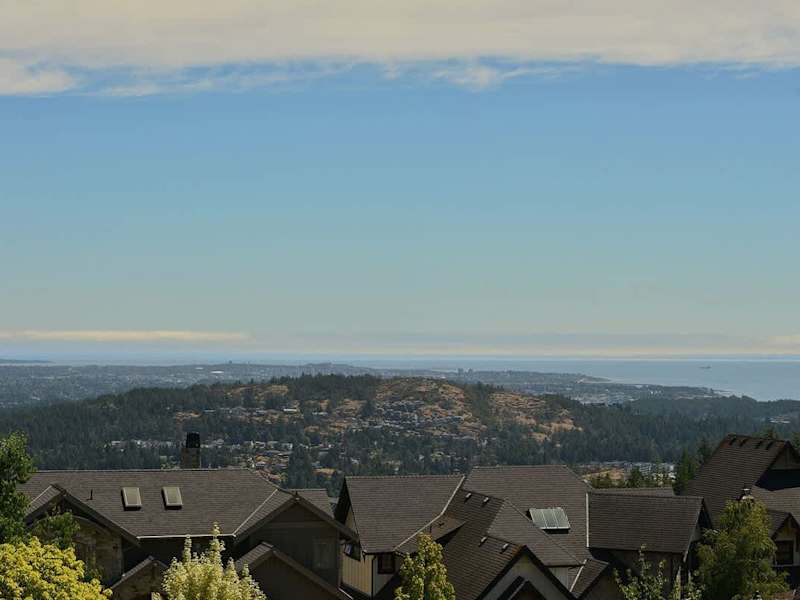 Incredible City, Ocean, and Mountain Views. 