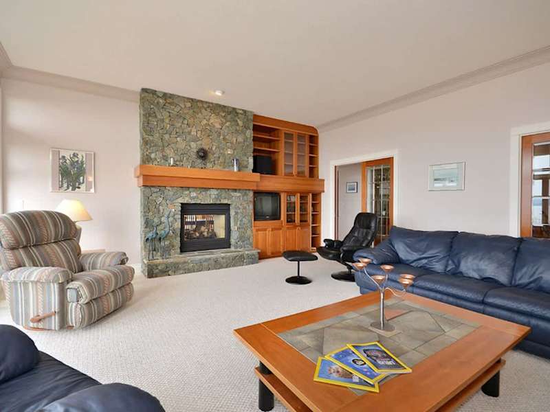 Huge living/entertainment room in the center of the house.