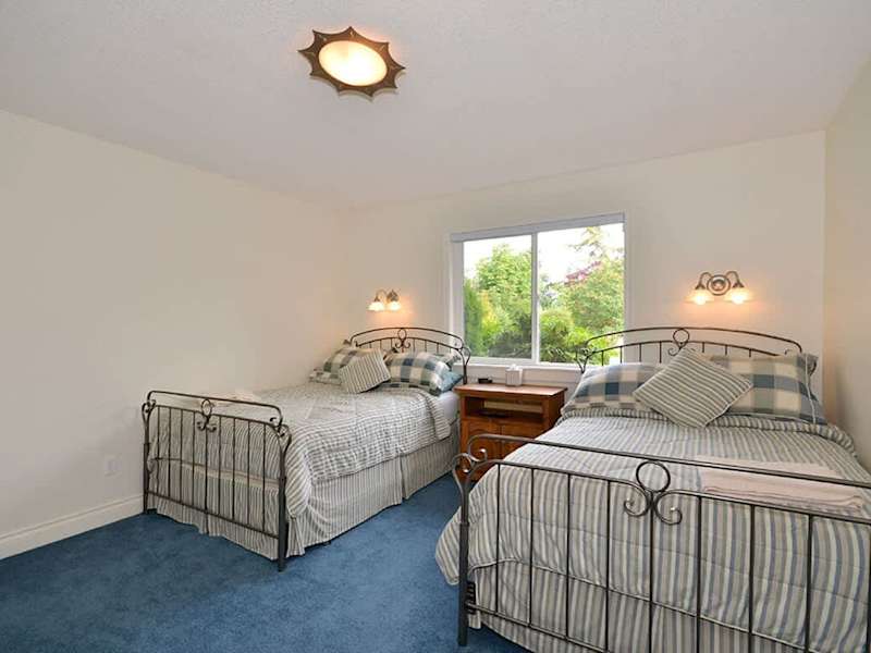 Guest room with 2 double beds