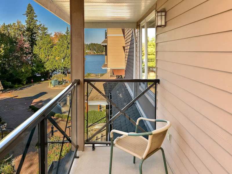 Beautiful deck side living. Peak a boo view of the ocean. 