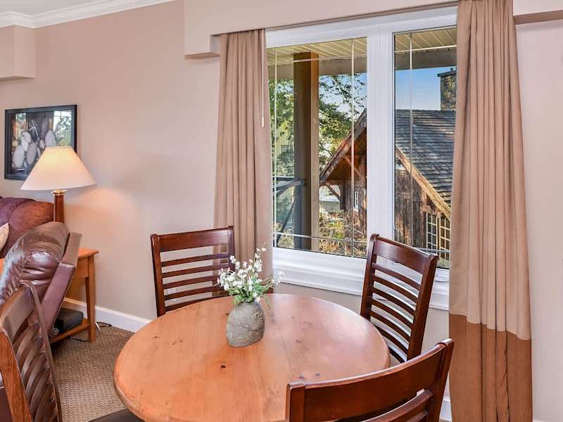 4 person dining space. 