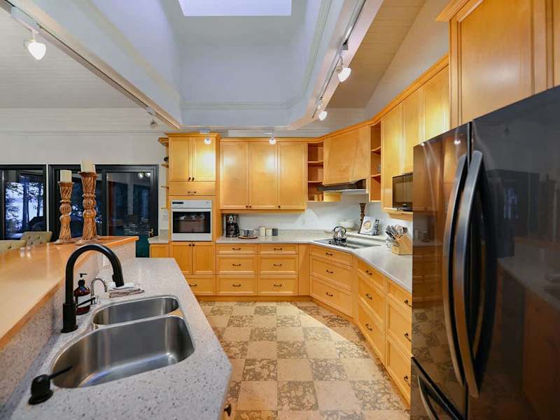 Fully equipped modern kitchen for the chef in your group.