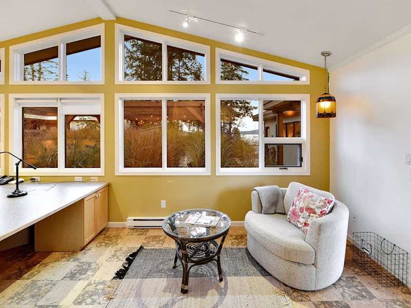 Full office space for workcations.