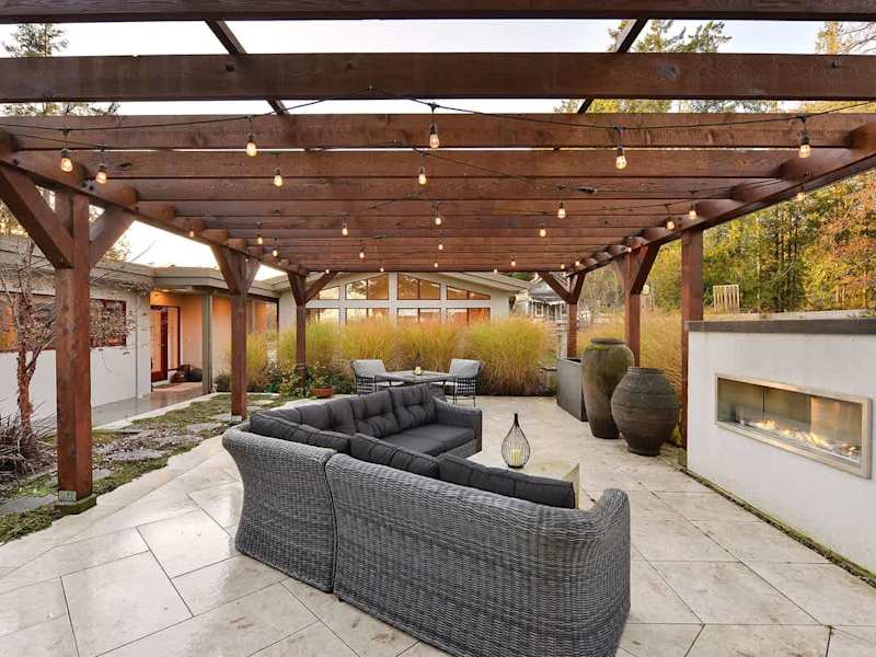 Lots of outdoor living spaces to enjoy.