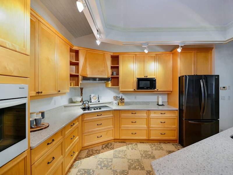 Fully equipped modern kitchen for the chef in your group.