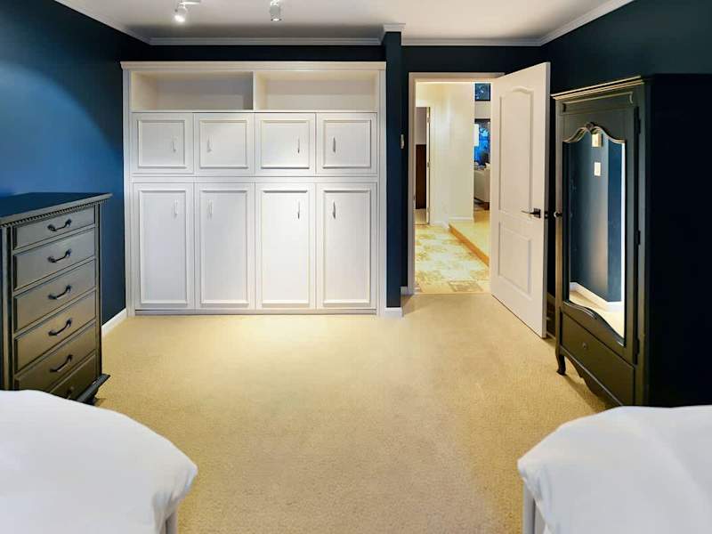 Second bedroom with 2 twins.